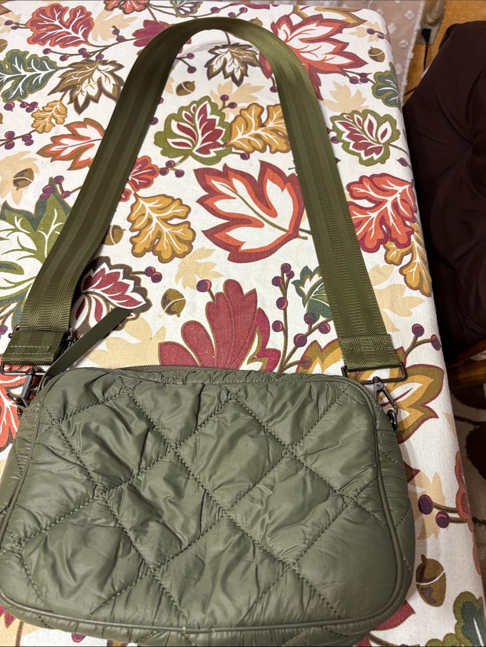 Source Unknown Quilted Olive Green Crossbody Bag with Wide Strap